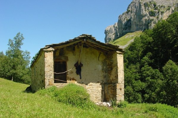 07_Cantabria_San_Roque_Riomiera_cabaña_ruinosa_lou